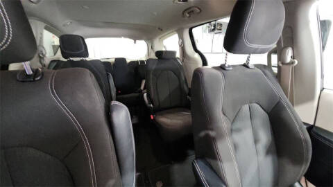 2022 Chrysler Voyager LX