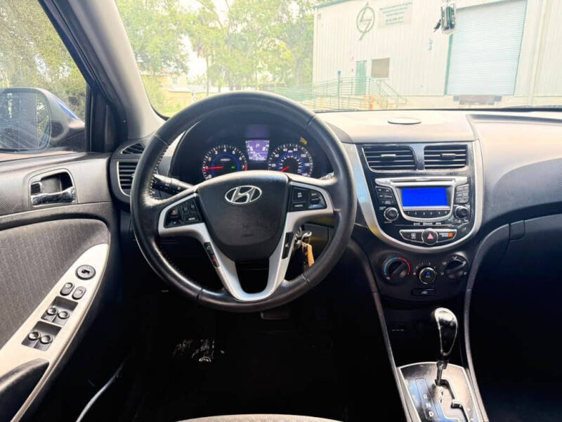 2013 Hyundai Accent SE