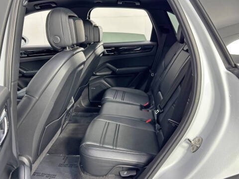 2023 Porsche Cayenne Platinum Edition