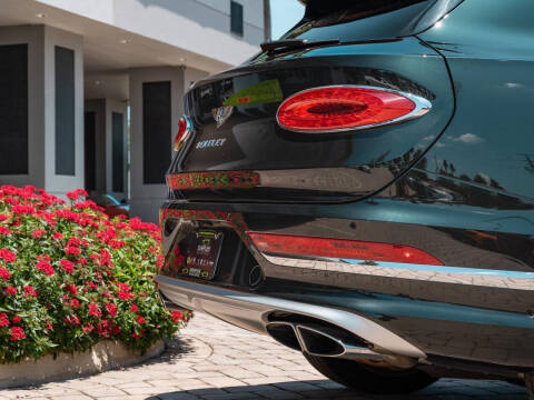 2023 Bentley Bentayga EWB V8