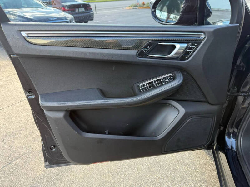 2015 Porsche Macan S