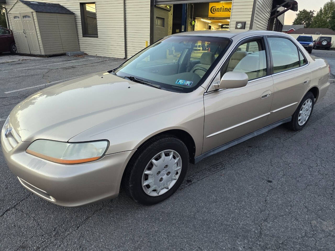 2002 Honda Accord for sale at QUEENSGATE AUTO SALES in York, PA