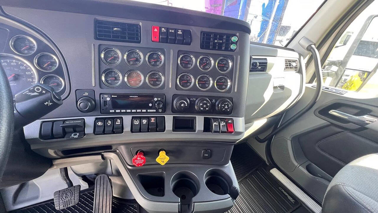 2022 Kenworth T680 for sale at KING TRUCK TRAILER SALES in Bakersfield, CA