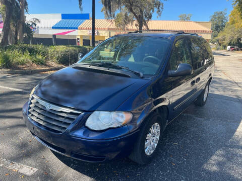 2005 Chrysler Town and Country for sale at Florida Prestige Collection in Saint Petersburg FL