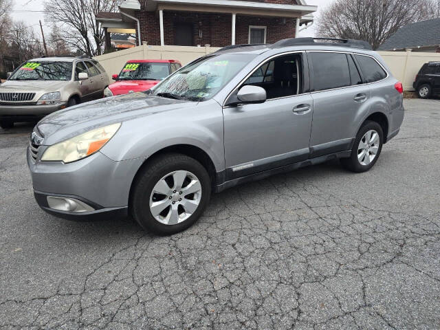 2010 Subaru Outback for sale at QUEENSGATE AUTO SALES in York, PA