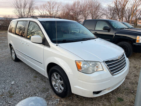 2009 Chrysler Town and Country for sale at HEDGES USED CARS in Carleton MI