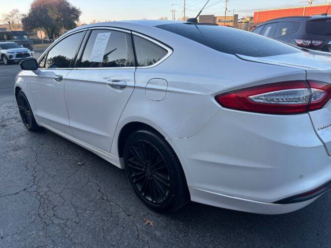 2016 Ford Fusion SE