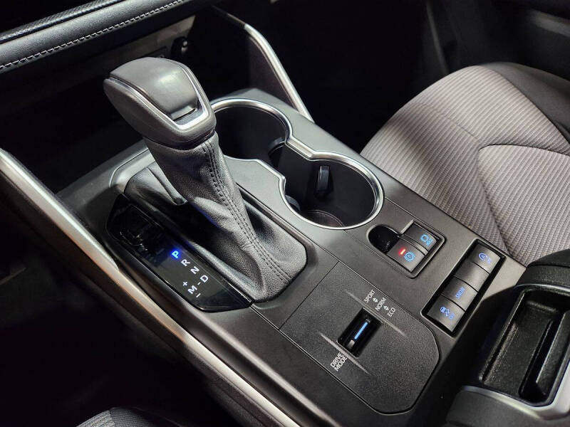 2022 Toyota Highlander LE