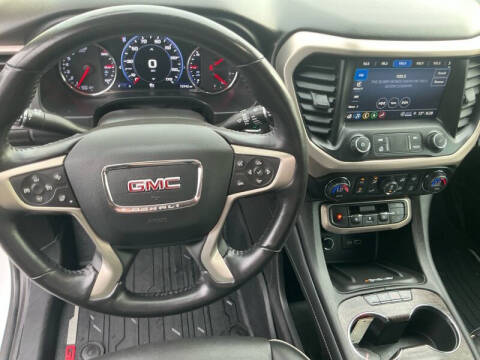 2022 GMC Acadia Denali