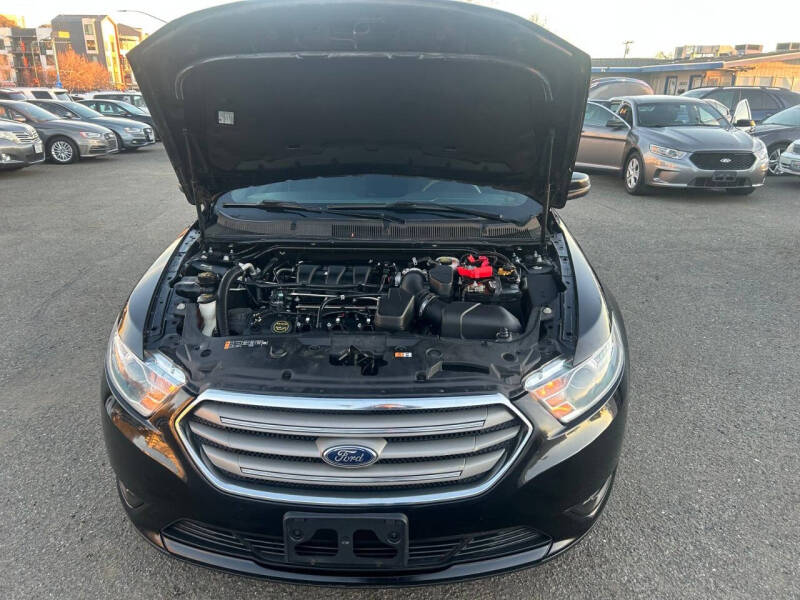 2018 Ford Taurus SEL