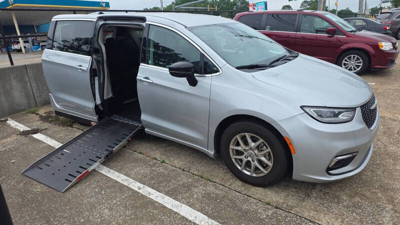 2024 Chrysler Pacifica Touring L