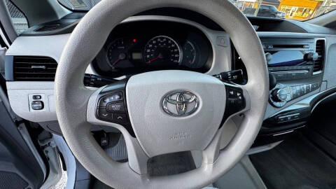 2014 Toyota Sienna LE 8-Passenger