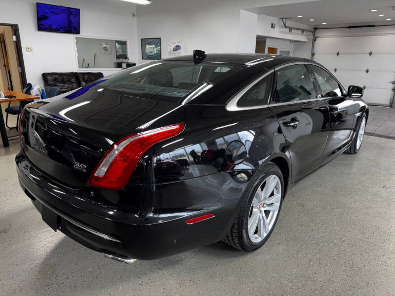 2016 Jaguar XJ Portfolio photo 8