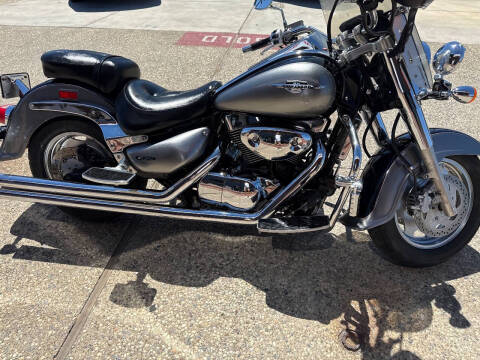 2005 Suzuki Boulevard