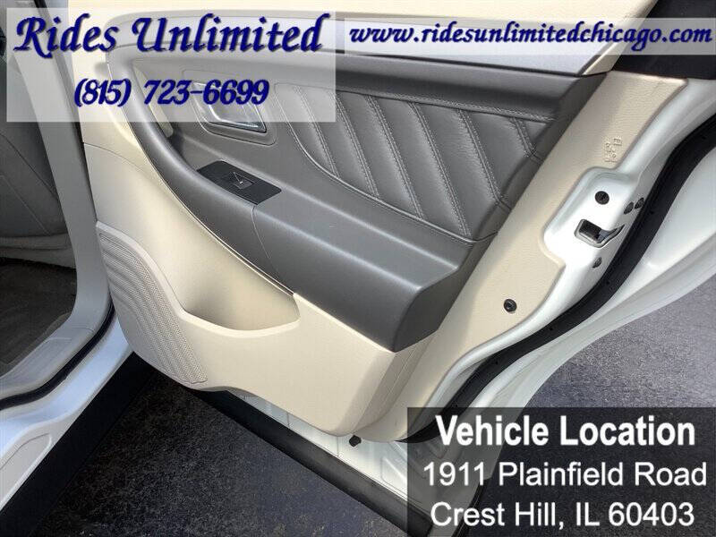 2011 Ford Taurus SE
