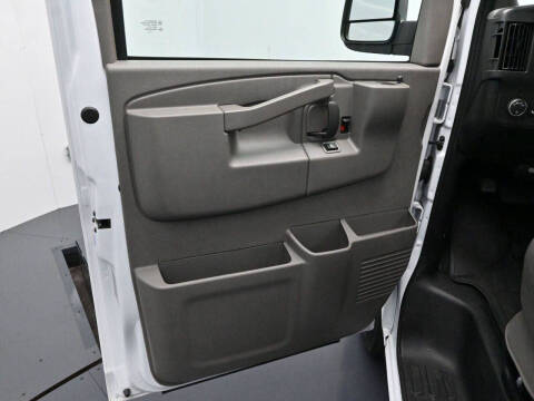 2025 Chevrolet Express LT 3500