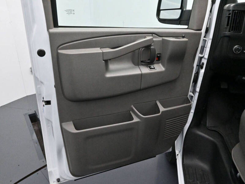 2025 Chevrolet Express LT 3500