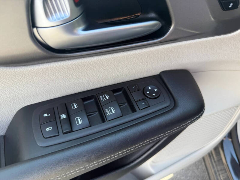 2023 Chrysler Pacifica Plug-In Hybrid Touring L