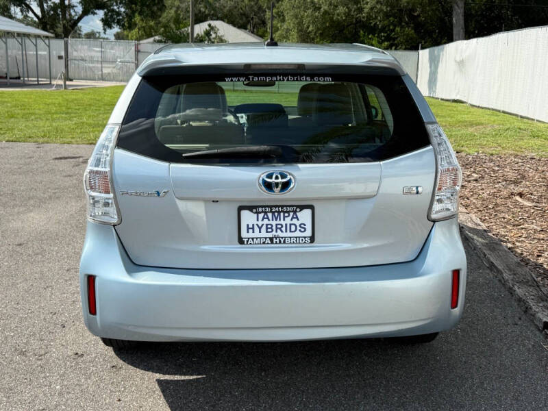 2013 Toyota Prius v Five
