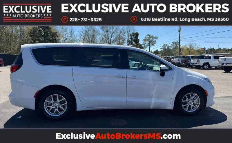 2023 Chrysler Voyager LX
