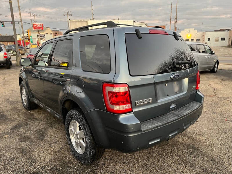 2010 Ford Escape XLT photo 3