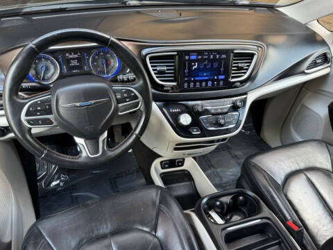 2017 Chrysler Pacifica Touring-L