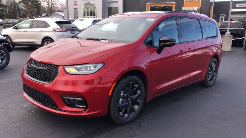 2026 Chrysler Pacifica Select