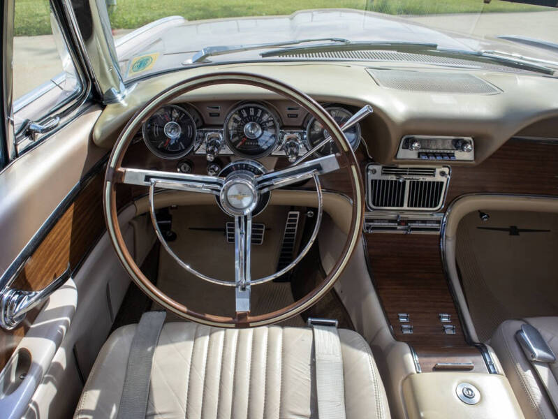 1963 Ford Thunderbird