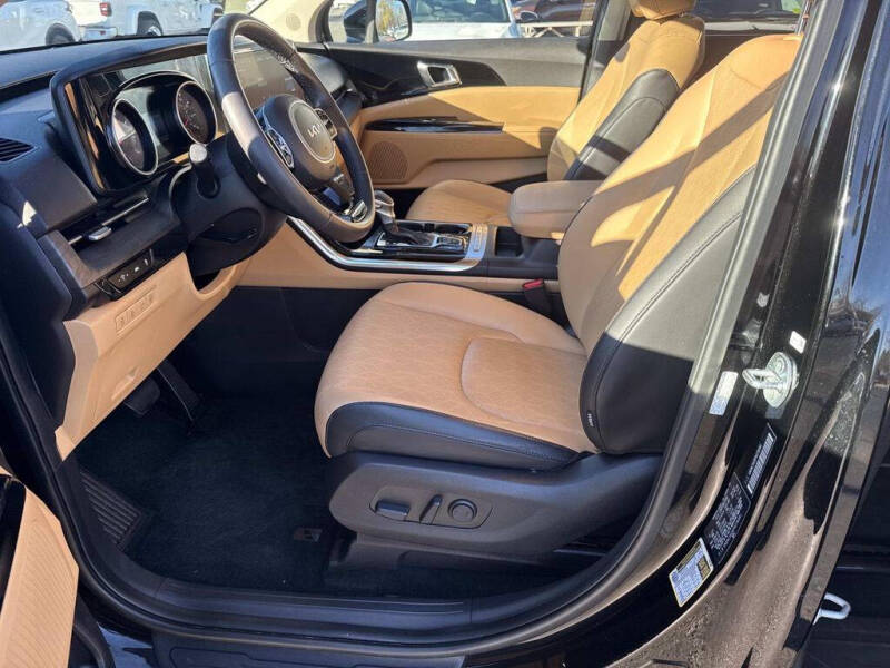 2023 Kia Carnival EX