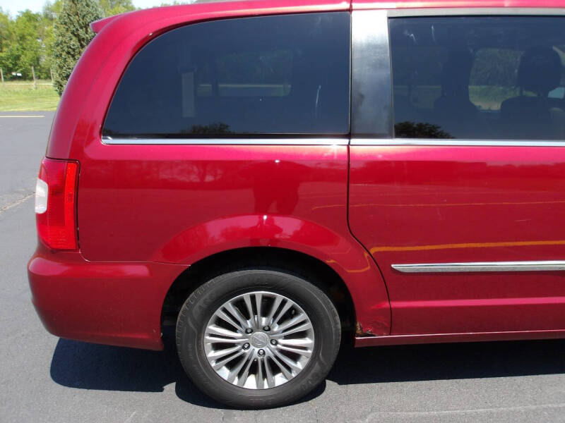 2013 Chrysler Town and Country Touring-L