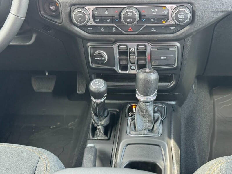 2025 Jeep Gladiator Sport