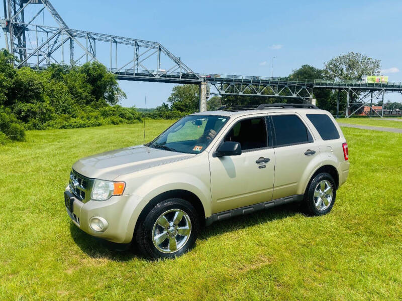Used 2010 Ford Escape XLT with VIN 1FMCU9DG0AKB42735 for sale in Burlington, NJ