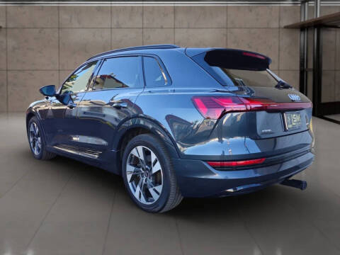 2022 Audi e-tron quattro Premium