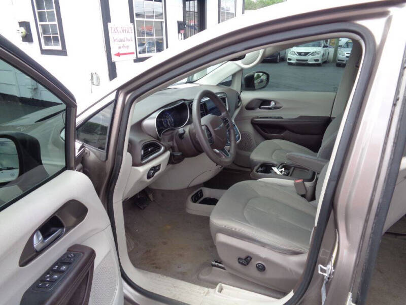 2017 Chrysler Pacifica Touring-L