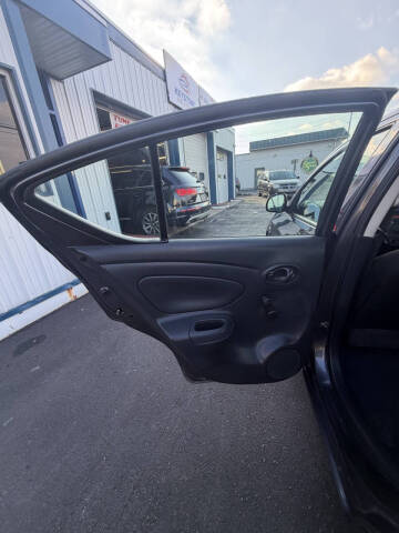 2015 Nissan Versa 1.6 S