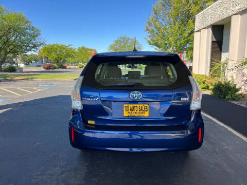 2013 Toyota Prius v Five