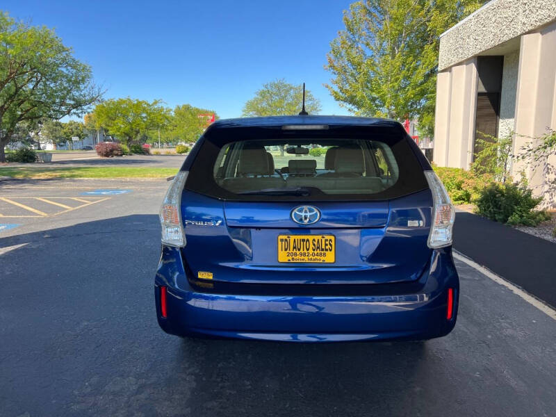 2013 Toyota Prius v Five