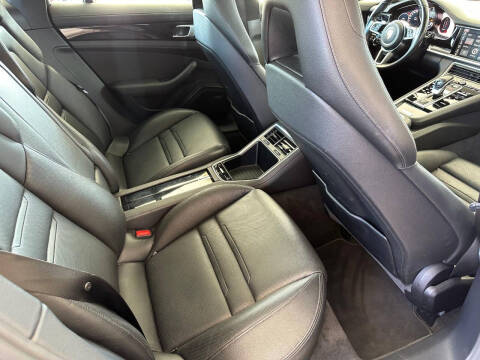 2018 Porsche Panamera 4