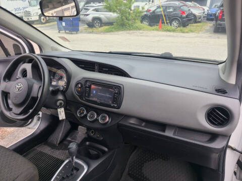 2015 Toyota Yaris 5-Door SE