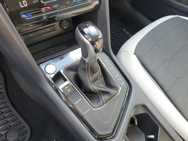 2025 Volkswagen Taos SE