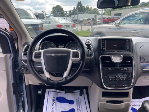 2016 Chrysler Town and Country Touring