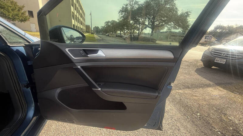 2017 Volkswagen Golf TSI Wolfsburg Edition