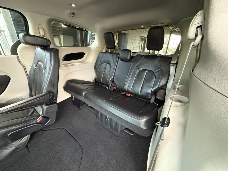 2017 Chrysler Pacifica Touring-L