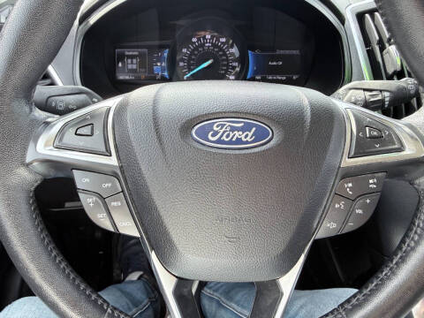 2022 Ford Edge Titanium