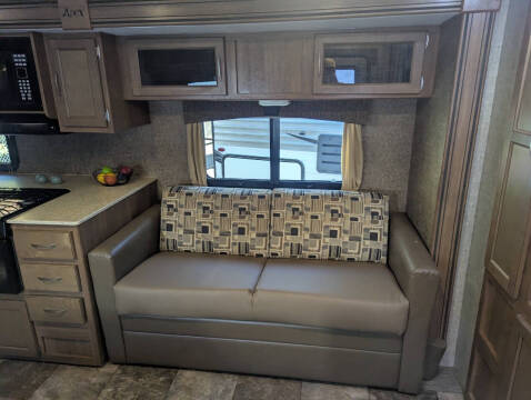 2015 Coachmen RV Apex 300BHS / 34ft