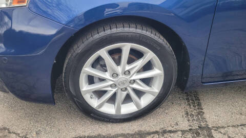 2014 Toyota Prius v Five