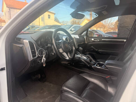 2017 Porsche Cayenne Platinum Edition