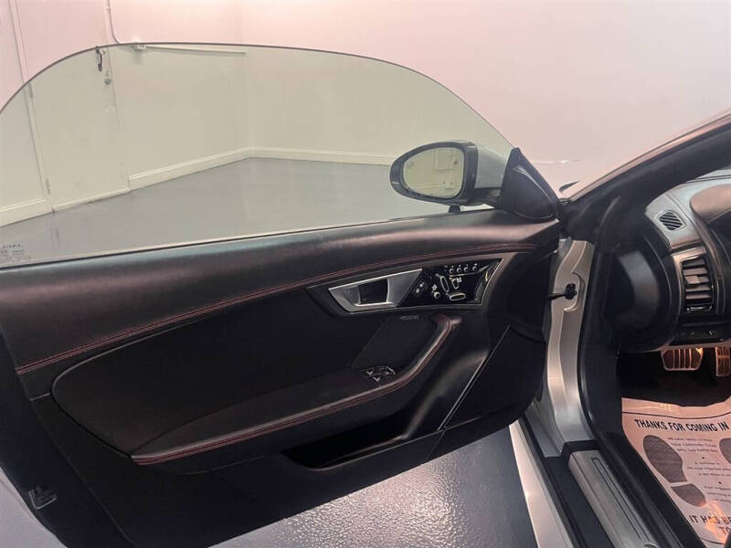 2017 Jaguar F-TYPE R