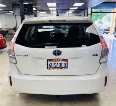 2012 Toyota Prius v Three