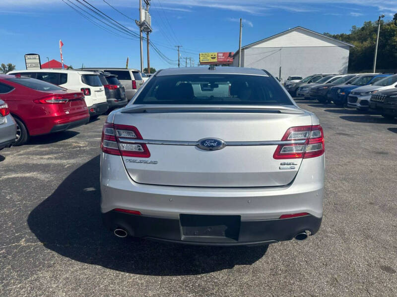 2018 Ford Taurus SEL